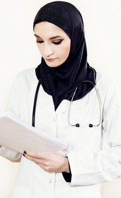 Kisah Perawat Wanita yang Tiba-tiba Dipecat karena Pakai Jilbab