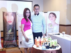 Hasil Obrolan di Ranjang, Ussy-Andhika Luncurkan Brand Kosmetik