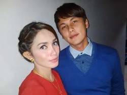 Andhika Suka Berfantasi Saat Ussy Pakai Lipstik Merah