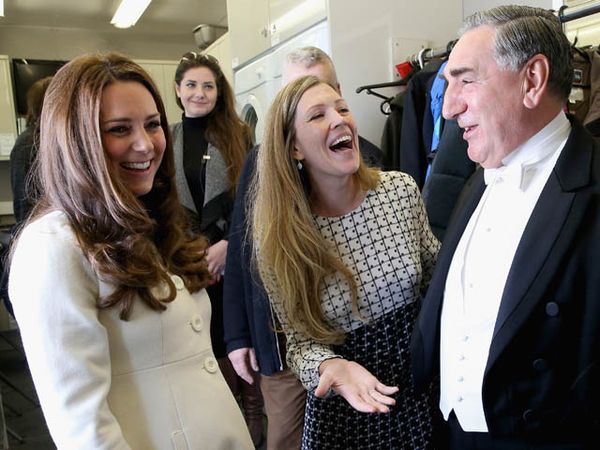 Kate Middleton Kunjungi Lokasi Syuting 'Downton Abbey' Kate Middleton Kunjungi Lokasi Syuting 'Downton Abbey'