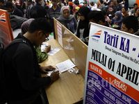 Mulai 1 April Tarif Kereta Api Naik