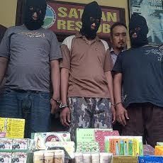 Polisi Sita 41 Kardus Kosmetik Berbahaya dan Ringkus 3 Komplotan Pengedar