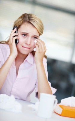 Inilah Orang Pertama yang Akan Anda Hubungi Saat Baru Putus Cinta