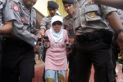 Menteri Siti Minta Nenek Asyani Ditangguhkan Penahanannya, Bisa?