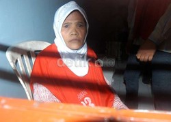 Nenek Asyani Penuhi Kebutuhan Hidup dengan Menjadi Tukang Pijat Keliling