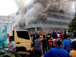 Ruko di Kedoya Elok Plaza Terbakar, Api Merembet Sampai Lantai 4