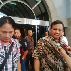 Prabowo dan Fadli Zon Jenguk Haryanto Taslam di RS Medistra