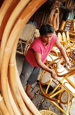 Merepotkan UKM, Jokowi Minta Pengurusan Sertifikat Kayu Halal Disederhanakan