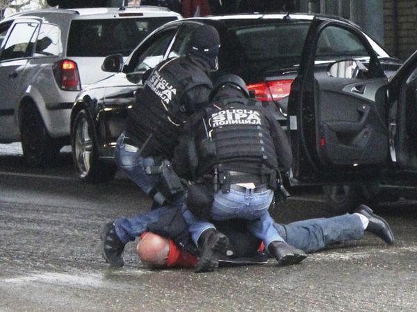 Bosnia Tangkap 5 Perakit Bom untuk Geng Swedia