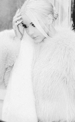 Kim Kardashian Ganti Warna Rambut Ternyata Agar Mirip Elsa Frozen