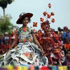 Berbusana Rombeng, para Model ini Tetap Cantik dan Anggun