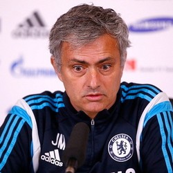 Carragher Kritik Pemain-pemain Chelsea, Mourinho Membalas