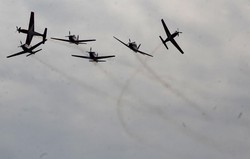 Foto Menakjubkan dan Kisah Para Pilot Tim Aerobatik Jupiter di Langkawi