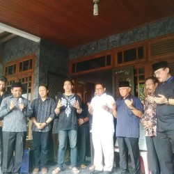 Kirim Utusan, Prabowo dan Mega Tak Bisa Hadiri Pemakaman Haryanto Taslam