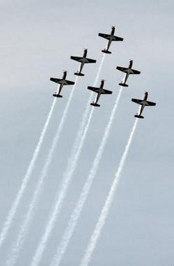 Manuver Maut The Jupiter Saat HUT 69 TNI di Surabaya, Ini Fotonya