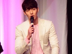 Bromance! Kim Woo Bin Pilih Lee Jong Suk Sebagai Partner in Crime