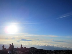 Belajar Arti Kebersamaan di Puncak Mahameru