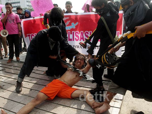 Teaterikal Tolak ISIS di Bundaran HI