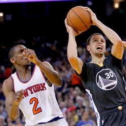 Ultah, Curry Antar Warriors Libas Knicks