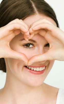 Tak Usah Galau, Ini yang Sebaiknya Dilakukan Saat Didekati 2 Pria