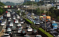 Terbang dari Singapura, Terjebak Macet Tol JORR Lalu Telat ke Acara Siraman