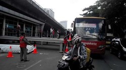 Ada Pengerjaan Jalan Layang Kuningan, Polisi Lakukan Kanalisasi Motor