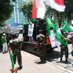 Ratusan Kader PPP Kubu Djan Faridz Unjuk Rasa di Depan Kemenkum HAM