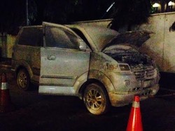 Suzuki APV Silver Terbakar di Depan SPBU Shell di Jl Kapten Tendean
