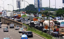 Ketika Truk Dituding jadi Biang Kemacetan Tol JORR yang Kian Menggila
