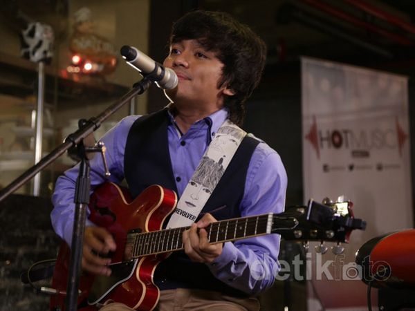 Calvin Jeremy Tampil Intim di 'Friday Hot Music'