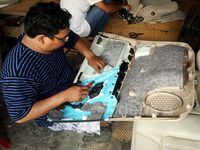 Bahan Baku Mahal, Pedagang Jok Mobil Lesu