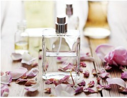 Keharuman Parfum Bantu Wanita Meninggalkan Kesan!