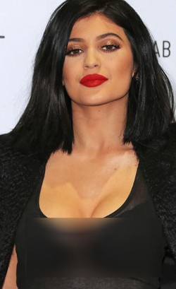 Salah Make-up, Shading Payudara Kylie Jenner Berantakan