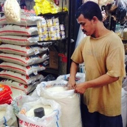 Pedagang: Kami yang Bisa Turunkan Harga Beras