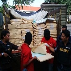 Sopir Ekspedisi Bajak Truk Muat Kertas, Dijual ke Penadah Rp 100 Juta