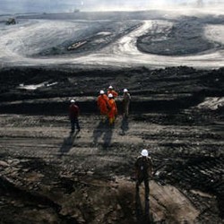 Tambang Luhut Panjaitan Raup Laba Rp 193 Miliar, Anjlok 20%