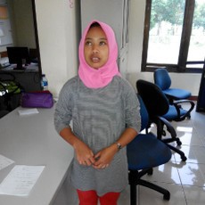 Sudah 2 Hari Menginap di Polsek, Gadis Berjilbab Pink ini Ditinggal Mang Qodir
