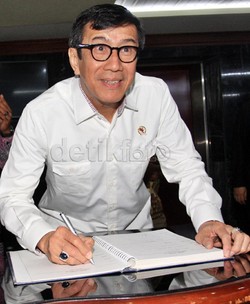 Jokowi Akan Keluarkan Perpres Kepengurusan Golkar Agung Laksono