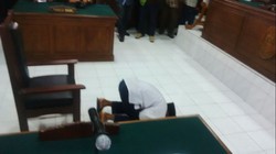 Tak Terbukti Tebang Kayu dan Divonis Bebas, Mbah Harso Sujud Syukur