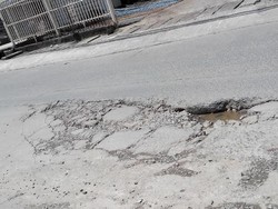 Perbaikan Saluran Air Terkesan Sembrono, Jalan di Bintara Bekasi Rusak