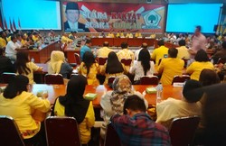 Dipimpin Agung, Begini Ramainya Rapat Golkar yang Dihadiri Loyalis Ical