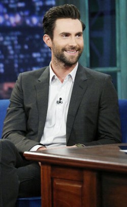 10 Selebriti Pria yang Seksi dengan Jenggot dan Kumis