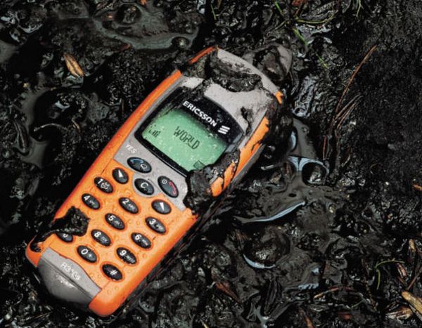 Ponsel Tangguh nan Legendaris Ericsson 'Sirip Hiu'