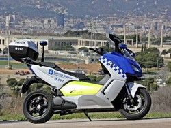 BMW Sumbang Skuter Listrik untuk Polisi Barcelona