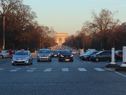 Suatu Sore di Jalanan Paris