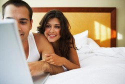 Studi Ini Sebut Nonton Film Biru Juga Berguna untuk Kehidupan Seks Pasutri