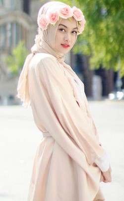 Tips Padu Padan Hijab ke Pesta Pernikahan dari Indah Nada Puspita