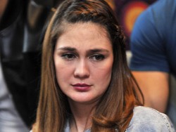 Luna Maya akan Filmkan Puisi Sapardi Djoko Damono