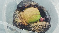 Nyam! Legit Empuk Kue Cubit Rasa Oreo dengan Es Krim Green Tea
