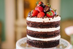 Dengan Tampilan Rustic, Cake Tanpa Polesan Ini Justru Menarik